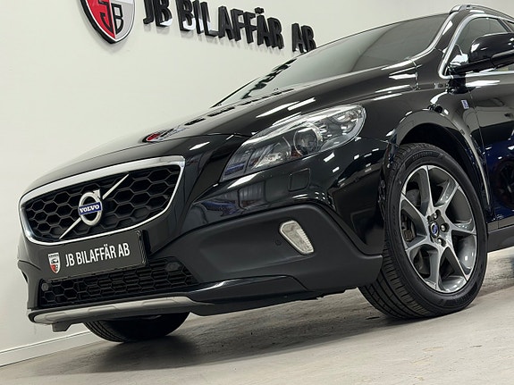 Volvo V40 Cross Country 2 of 25