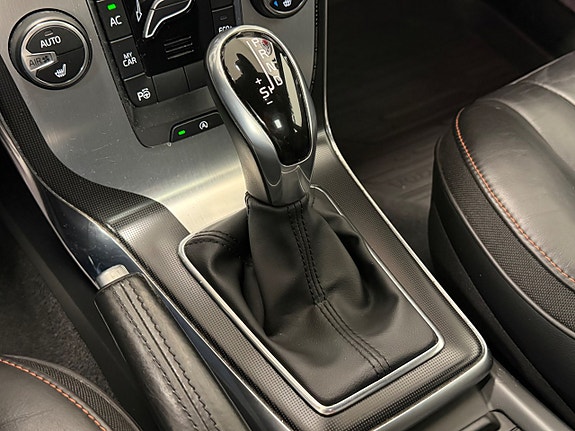 Volvo V40 Cross Country 21 of 25