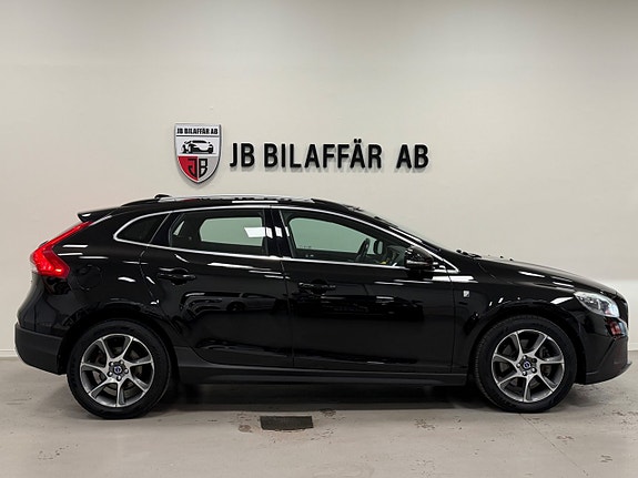 Volvo V40 Cross Country 8 of 25