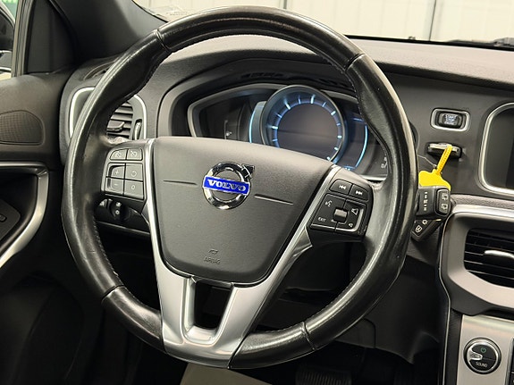 Volvo V40 Cross Country 14 of 25