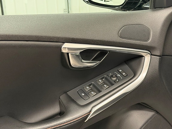 Volvo V40 Cross Country 11 of 25
