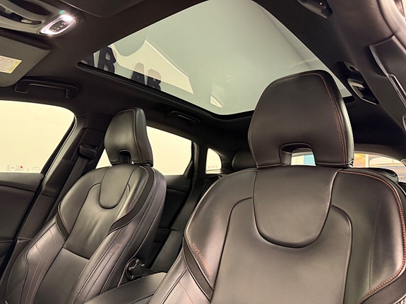 Volvo V40 Cross Country 10 of 25