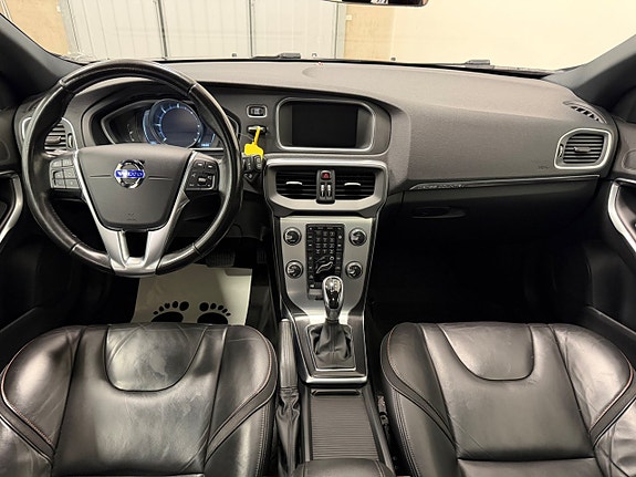 Volvo V40 Cross Country 13 of 25