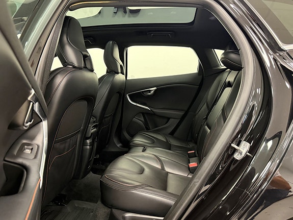 Volvo V40 Cross Country 22 of 25
