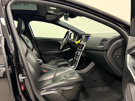 Volvo V40 Cross Country 23 of 25