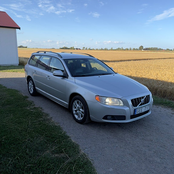Volvo V70 2 of 4