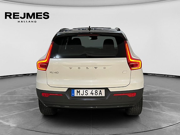 Volvo XC40 8 of 16