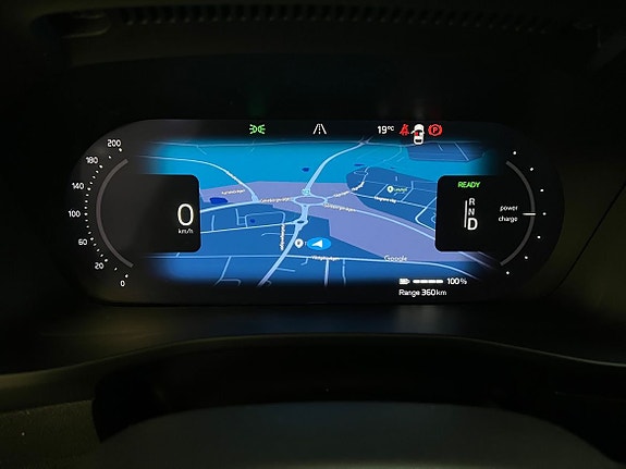 Volvo XC40 12 of 16