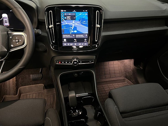 Volvo XC40 13 of 16