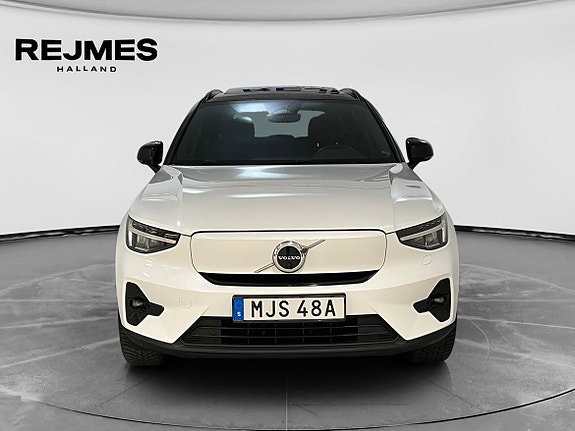 Volvo XC40 9 of 16