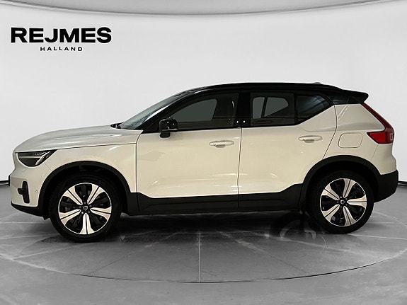 Volvo XC40 3 of 16