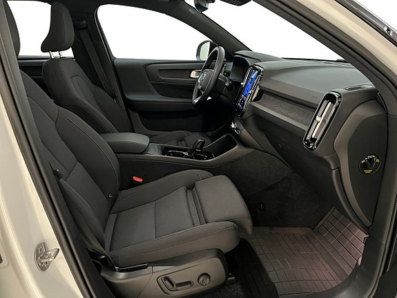 Volvo XC40 4 of 16