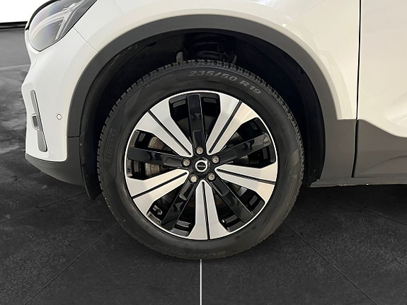 Volvo XC40 10 of 16