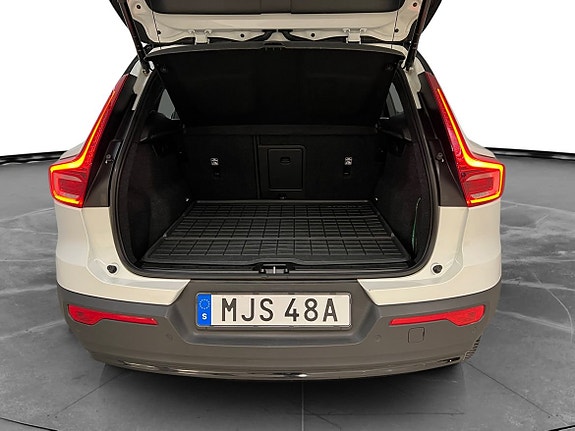Volvo XC40 14 of 16