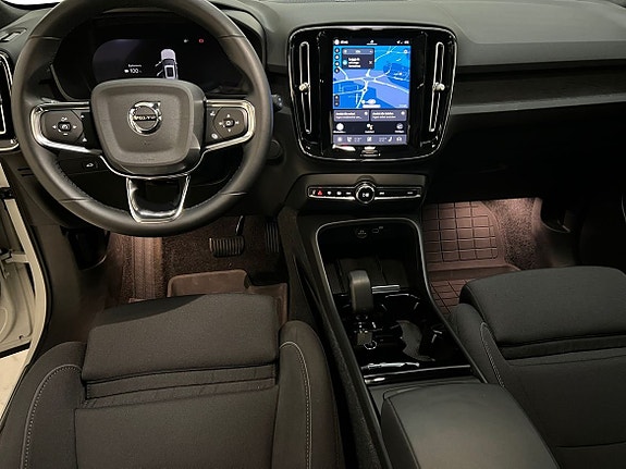 Volvo XC40 5 of 16
