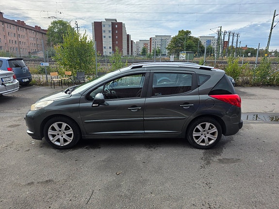 Peugeot 207 SW 8 of 17