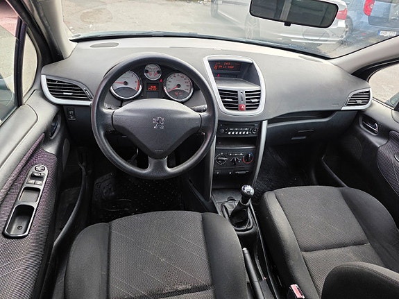 Peugeot 207 SW 7 of 17