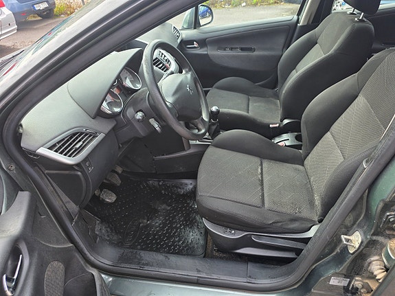 Peugeot 207 SW 12 of 17
