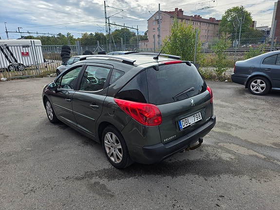 Peugeot 207 SW 9 of 17