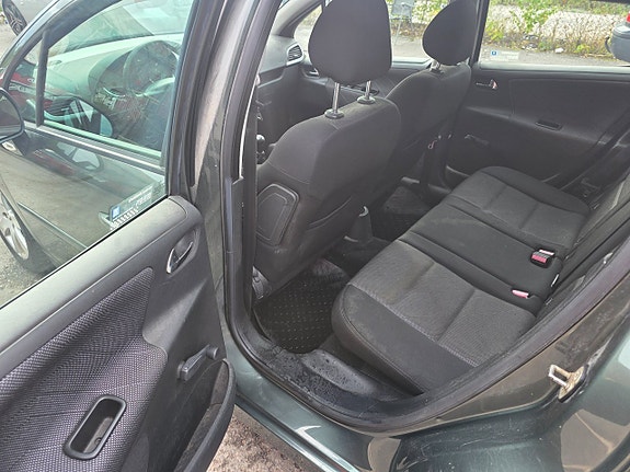 Peugeot 207 SW 10 of 17