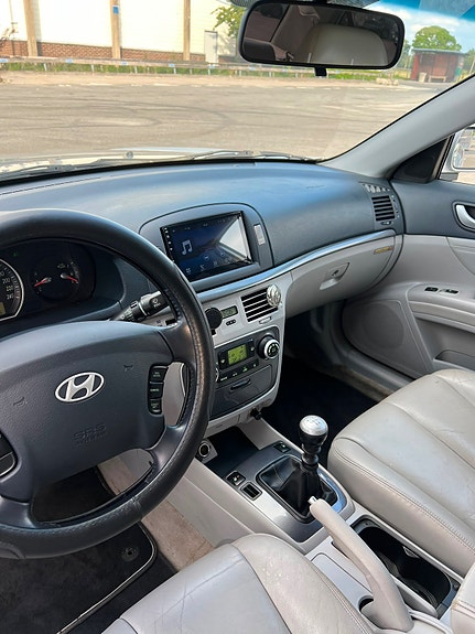 Hyundai Sonata 5 of 8