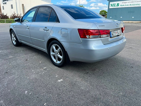 Hyundai Sonata 3 of 8