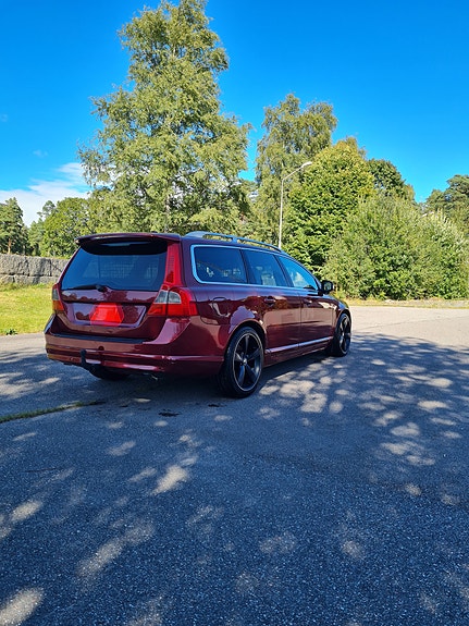 Volvo V70 3 of 4