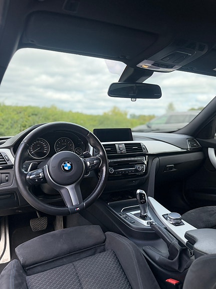 BMW 330e 4 of 6