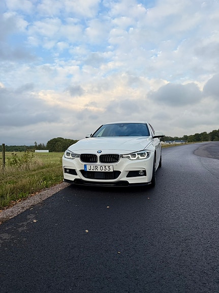 BMW 330e 2 of 6