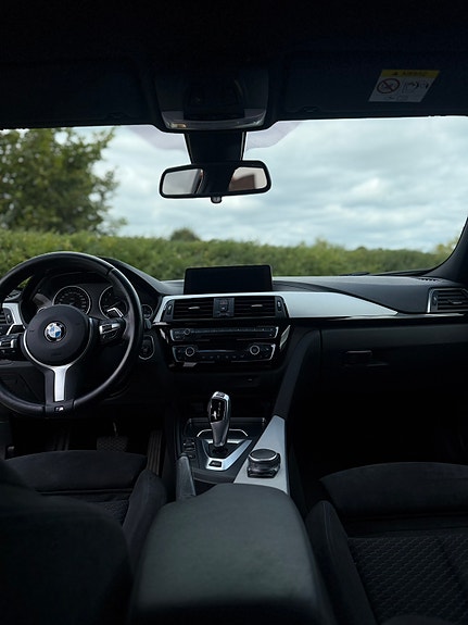 BMW 330e 5 of 6