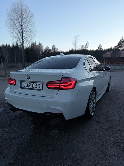 BMW 330e 3 of 6