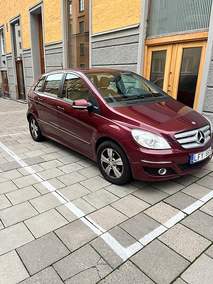 Mercedes-Benz B 180 12 of 17