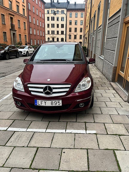 Mercedes-Benz B 180 8 of 17