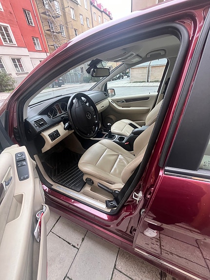 Mercedes-Benz B 180 17 of 17