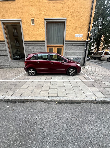 Mercedes-Benz B 180 13 of 17