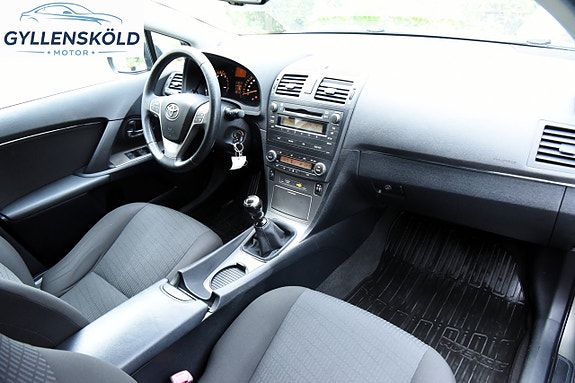 Toyota Avensis 9 of 13