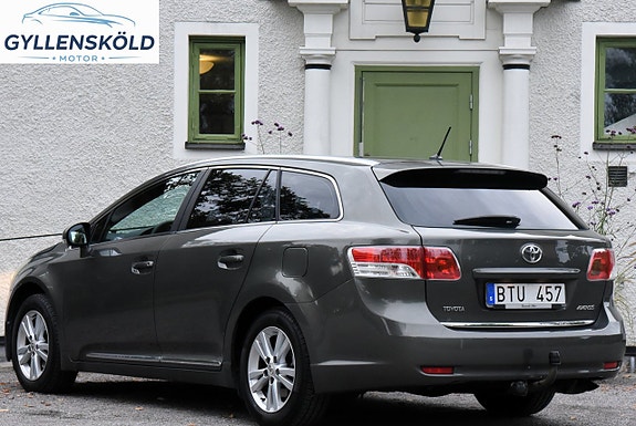 Toyota Avensis 2 of 13