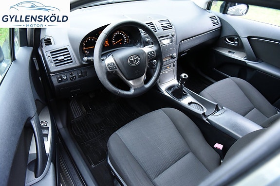 Toyota Avensis 11 of 13