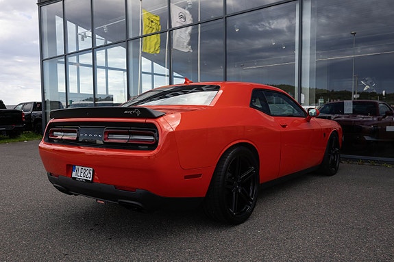 Dodge Challenger 4 of 15