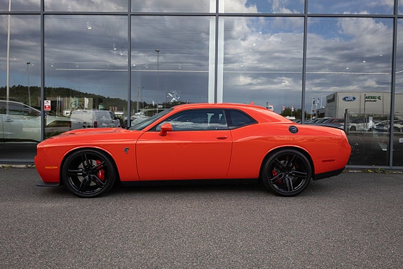 Dodge Challenger 6 of 15
