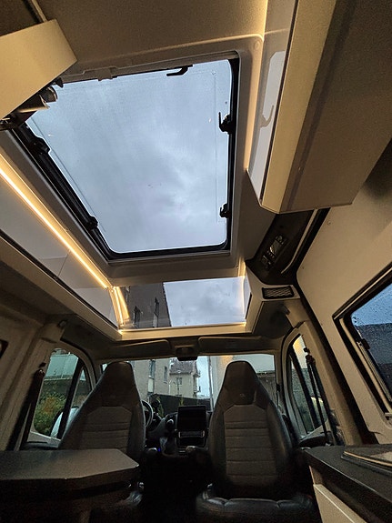 Adria TWIN 640 SLB Supreme (unikt XXL Panorama tak) 7 of 13