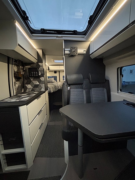 Adria TWIN 640 SLB Supreme (unikt XXL Panorama tak) 9 of 13