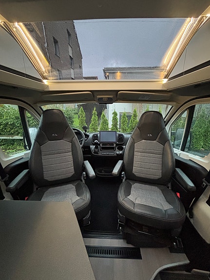 Adria TWIN 640 SLB Supreme (unikt XXL Panorama tak) 8 of 13