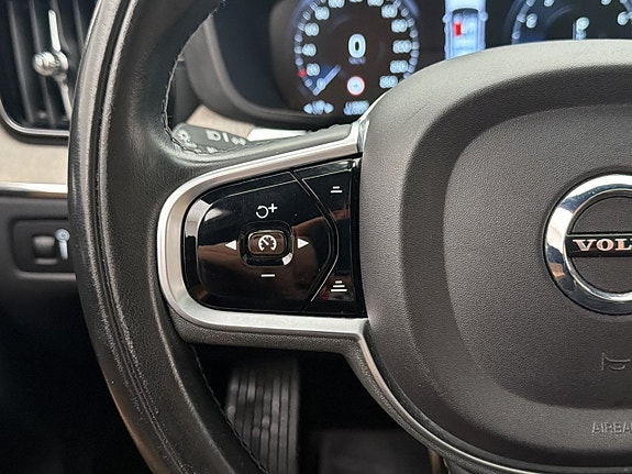 Volvo XC60 18 of 30