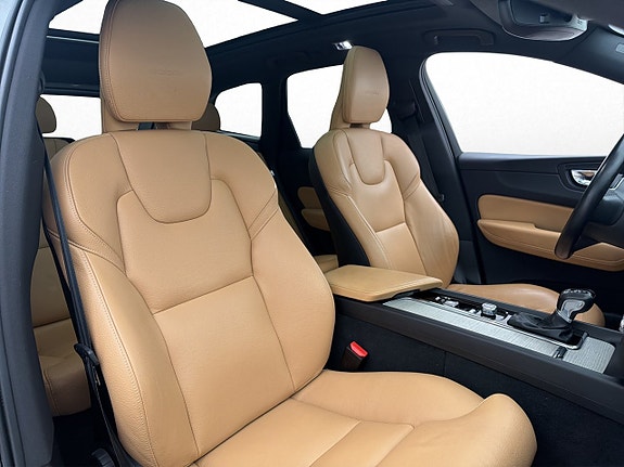 Volvo XC60 10 of 30