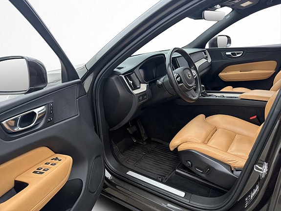 Volvo XC60 12 of 30