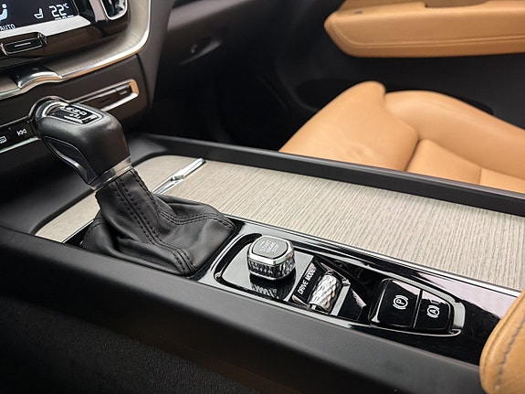 Volvo XC60 25 of 30
