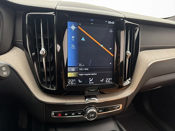 Volvo XC60 13 of 30