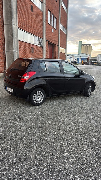 Hyundai i20 2 of 10