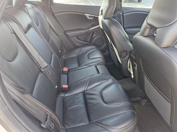 Volvo V40 Cross Country 5 of 9